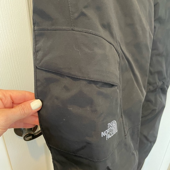 Woman’s north face snow pants med. - Picture 6 of 8